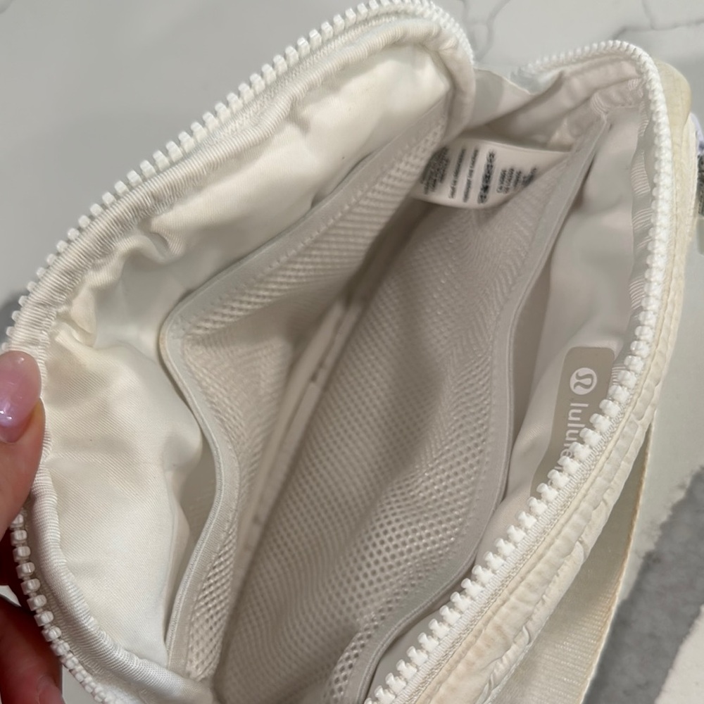 Lululemon Athletica Quilted White Crossbody Bag - Picture 9 of 9